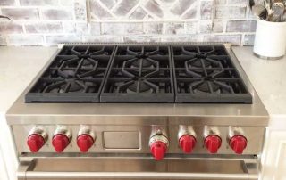 oven with red knobs